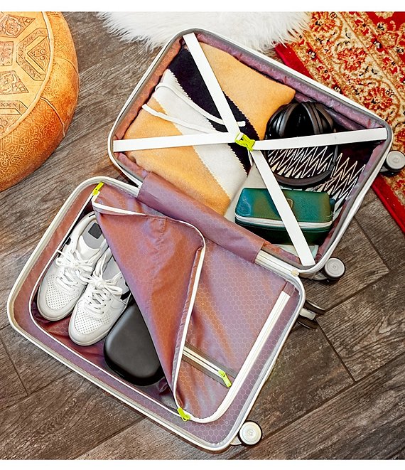 Freeform 21 Carry-On Spinner Suitcase