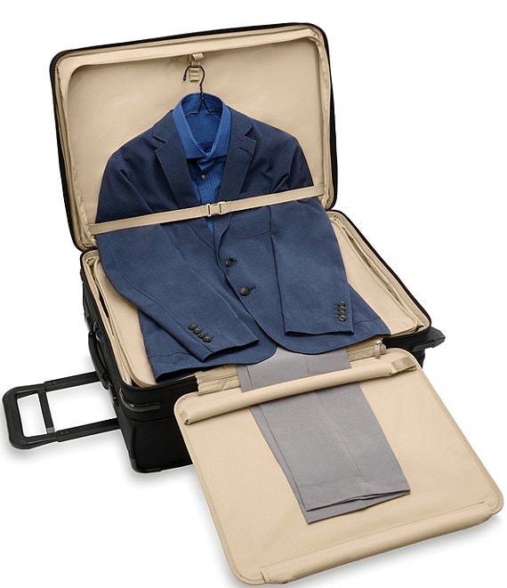 Baseline CX Expandable Medium Upright Expandable Spinner Suitcase