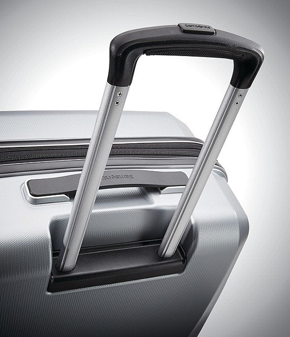 Winfield 3 DLX Medium Spinner Suitcase