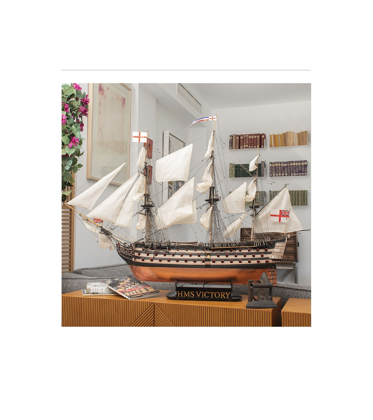 Gift Pack with Ship Model, Figurines, Paints, LEDs and Tools: HMS Victory