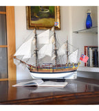 Gift Pack with Ship Model, Figures, Paints and LED Lightning: HMS Endeavour