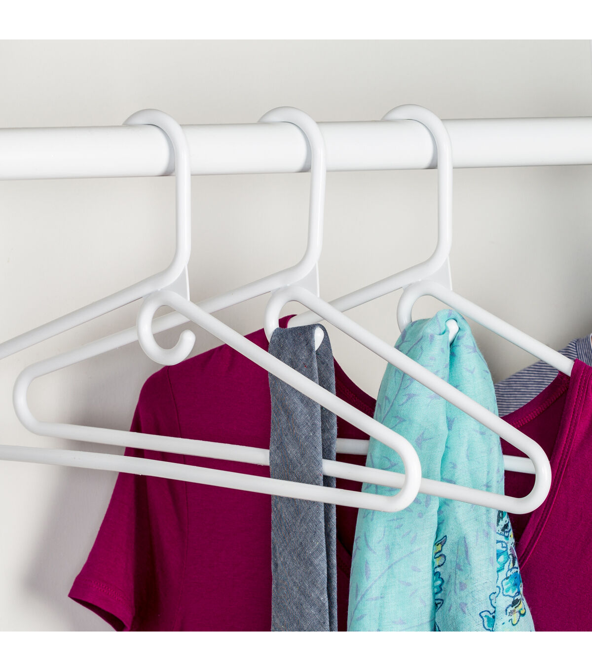 Honey Can Do 16.5 x 9 White Plastic Heavy Duty Shirt Hangers 18pk