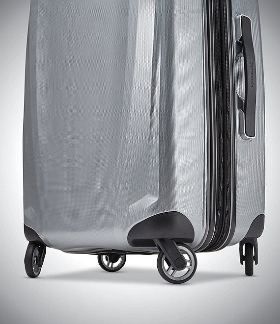 Winfield 3 DLX Medium Spinner Suitcase