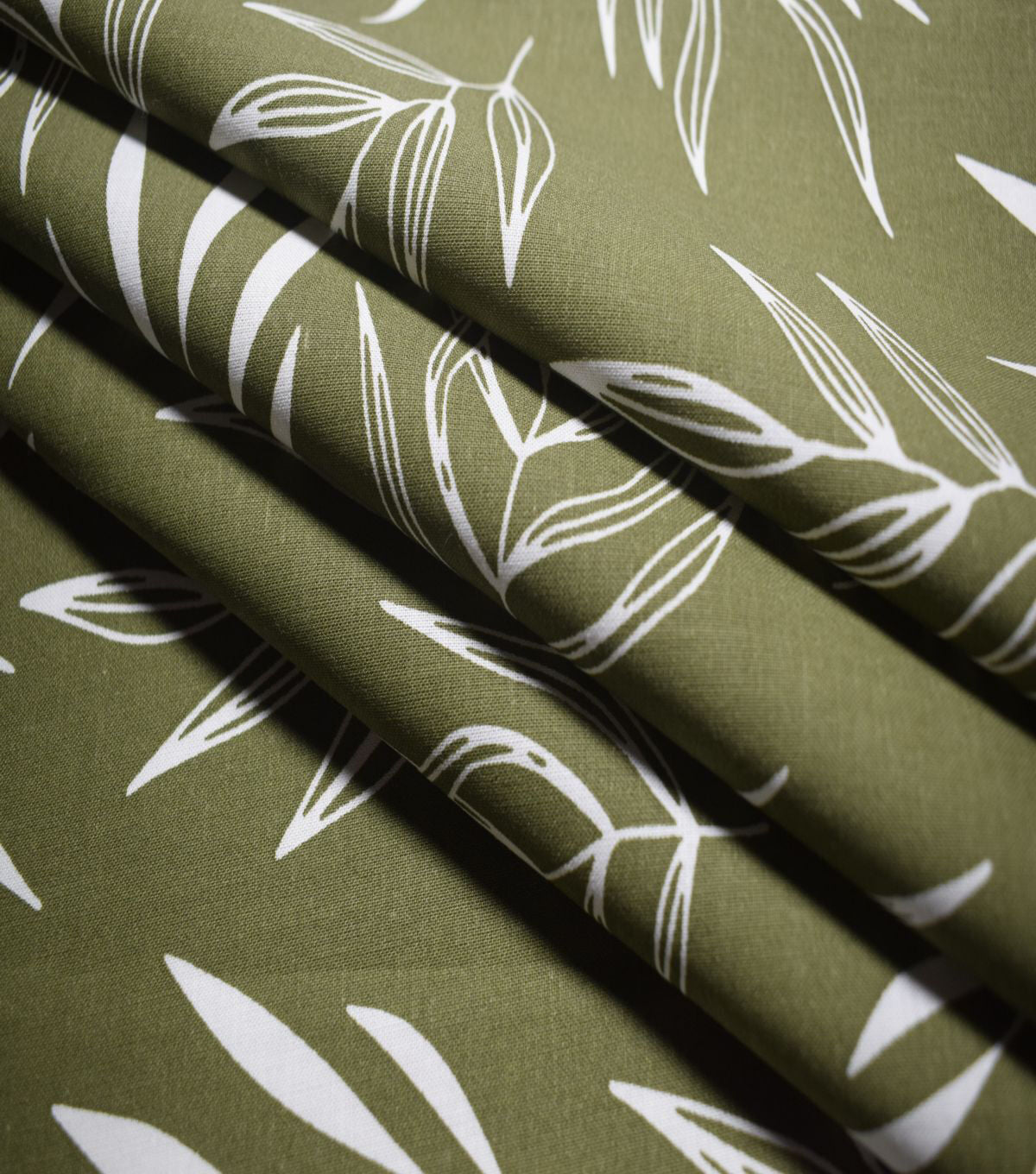 Large Leaves on Olive Green Quilt Cotton Fabric by Quilter's Showcase