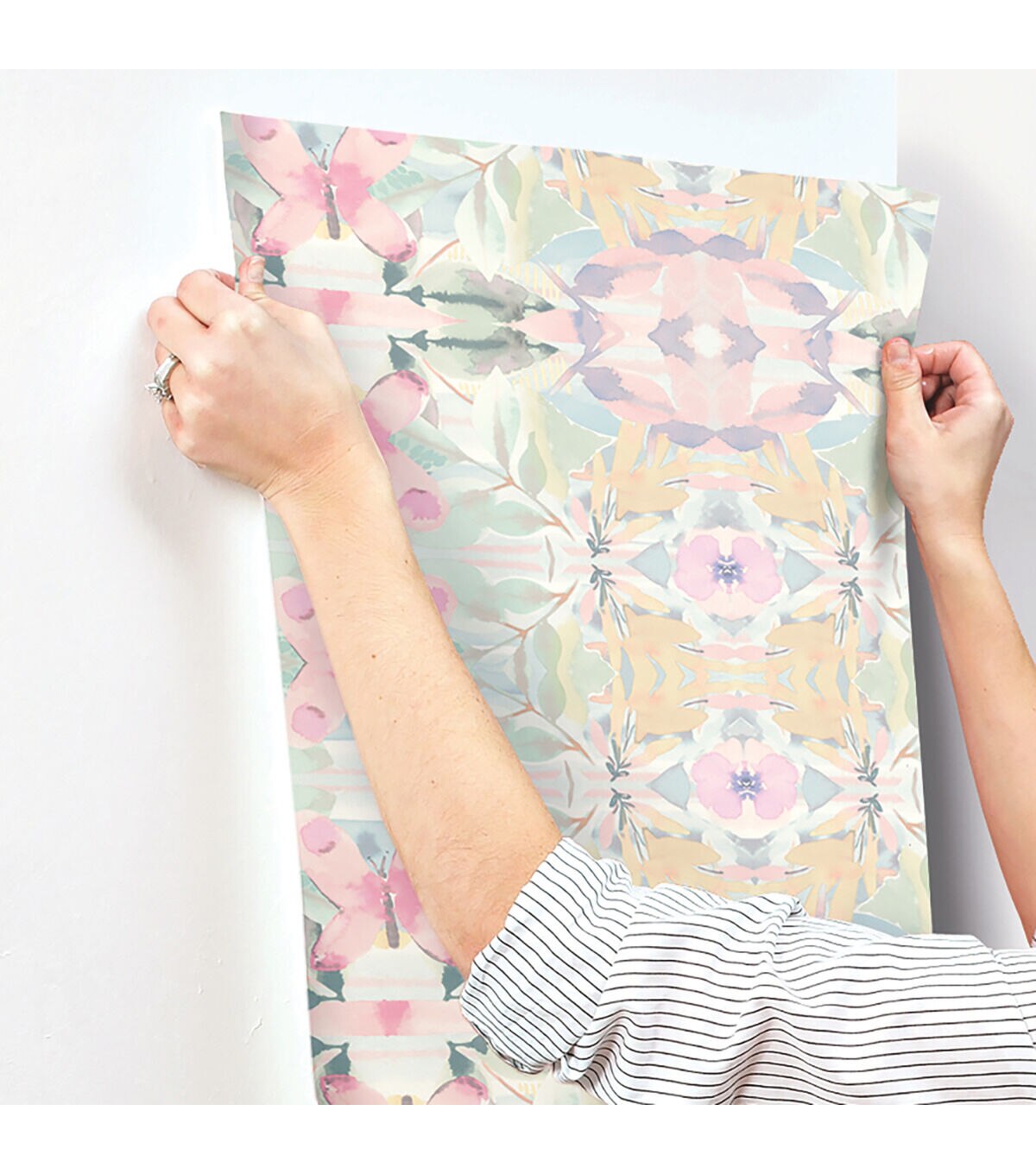 RoomMates Wallpaper Pink Synchronized Floral