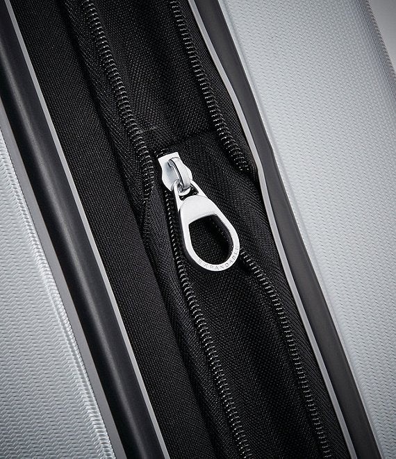 Winfield 3 DLX Medium Spinner Suitcase