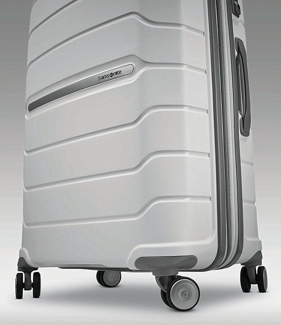 Freeform 28 Spinner Suitcase