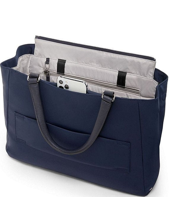 Voyageur Valetta Medium Travel Tote Bag