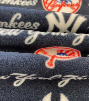 Fabric Traditions New York Yankees Fleece Fabric Tossed